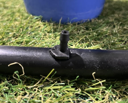 4/6 einstellbarer Tropfer 0-40 l/h mit integriertem Erdspieß und 4mm Steckanschluss